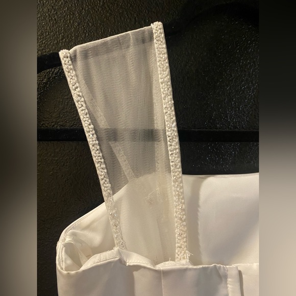 Exquisite white debutante ball gown! Size small and only worn once! - Picture 5 of 9